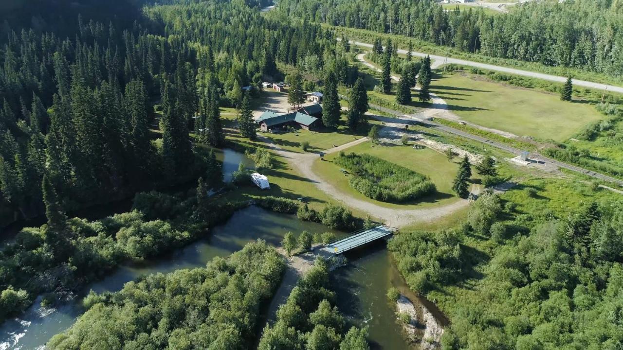 Summit River Lodge & Campsites バルマウント エクステリア 写真