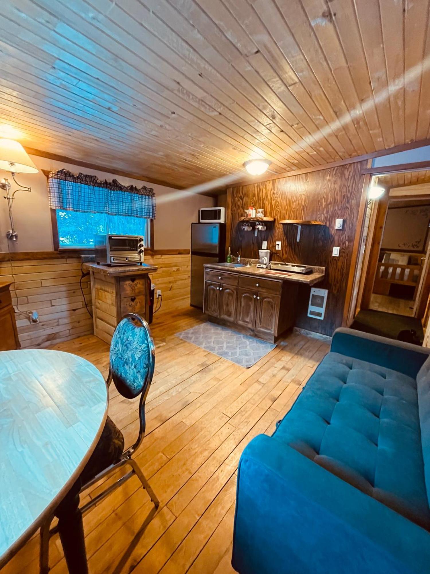 Summit River Lodge & Campsites バルマウント エクステリア 写真